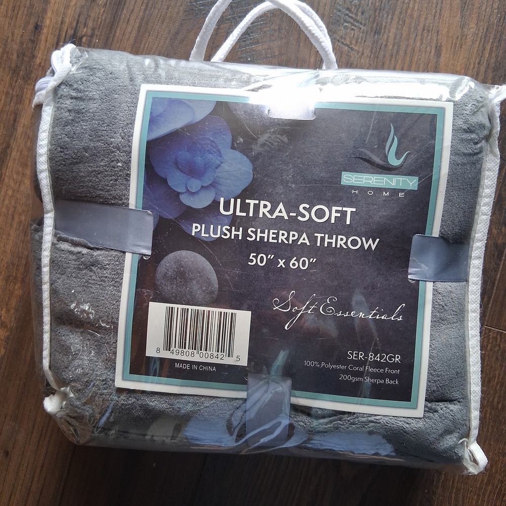 NEW Serenity Ultra-Soft Plush Sherpa Throw - Gray
